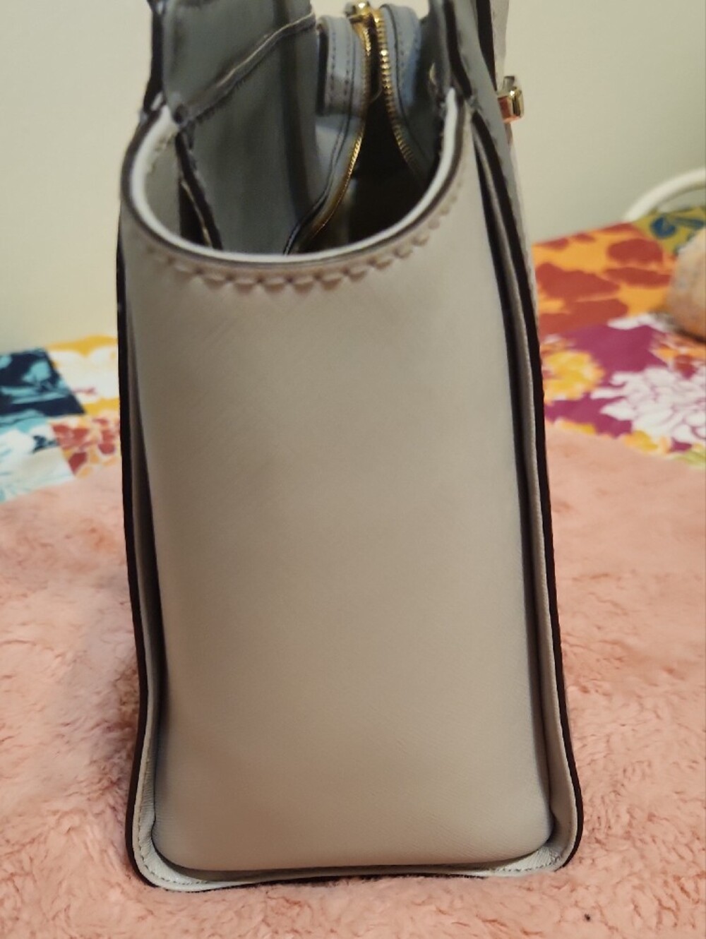 KATE SPADE Two-Tone Light Gray Satchel with Pale Gray Sides - Picture 4 of 12